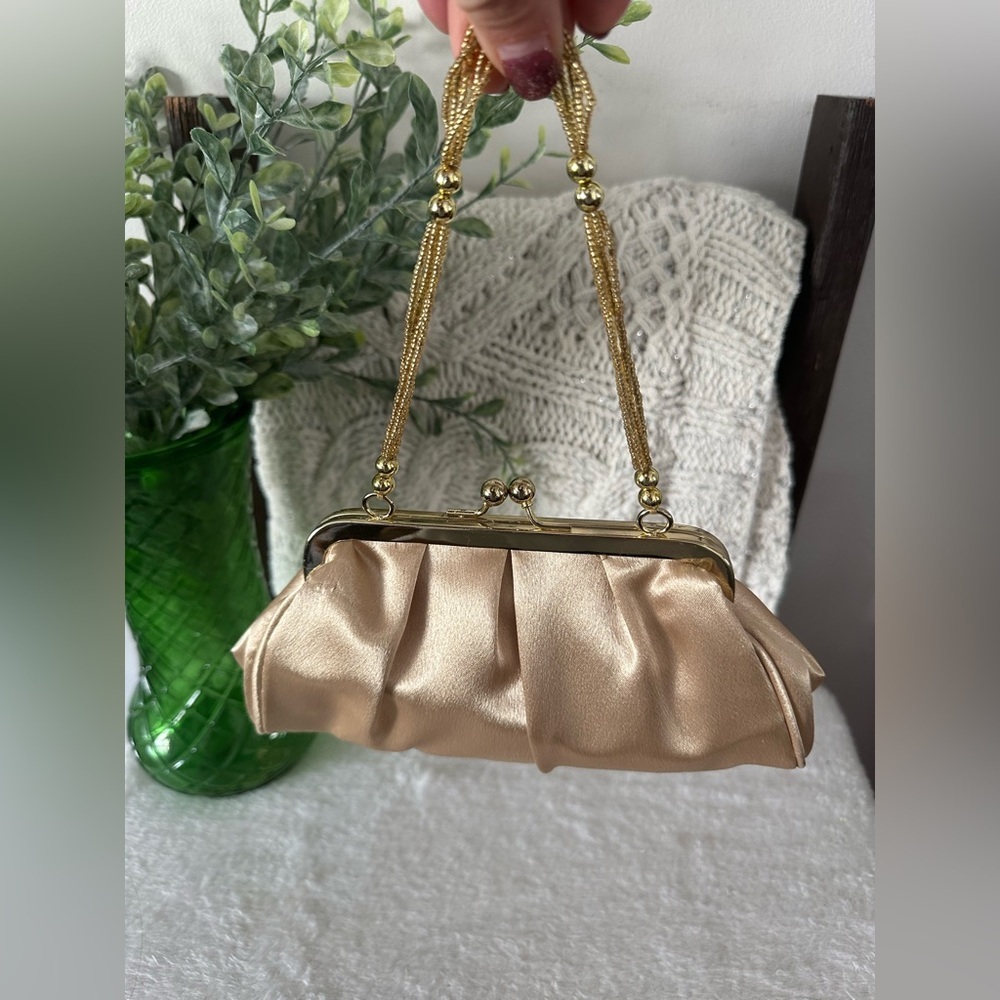 1960’s Vintage Gold Evening Kiss Lock Bag - Picture 4 of 10